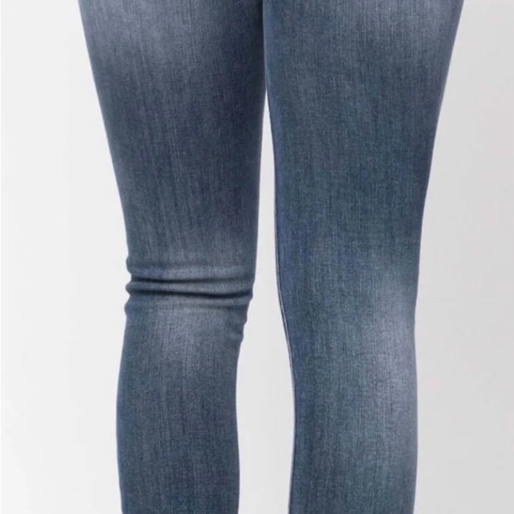 Judy Blue Keepin' Secrets Tummy Control Top Skinny Jeans - Picture 2 of 16